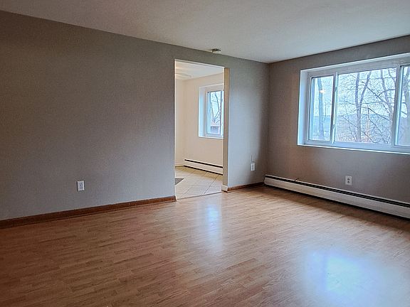 2nd image of 602 Academy St APT 2