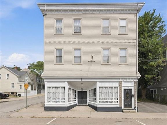 2nd image of 626 Thames St