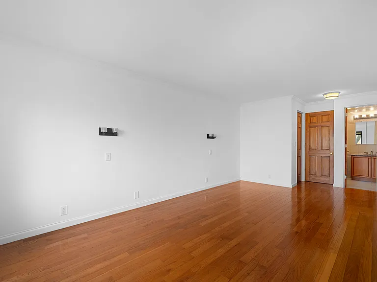 141 Great Neck Rd #2G — Photo 28