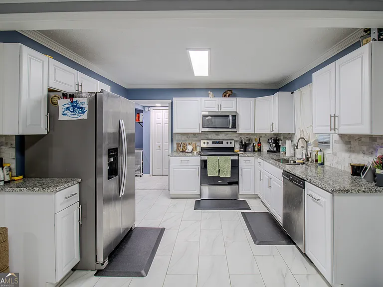 579 Lynmore Ave — Photo 7