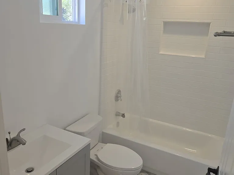 455 Royal Ave — Photo 8