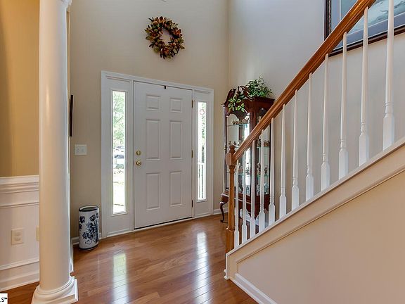 3rd image of 108 Brittle Creek Ln