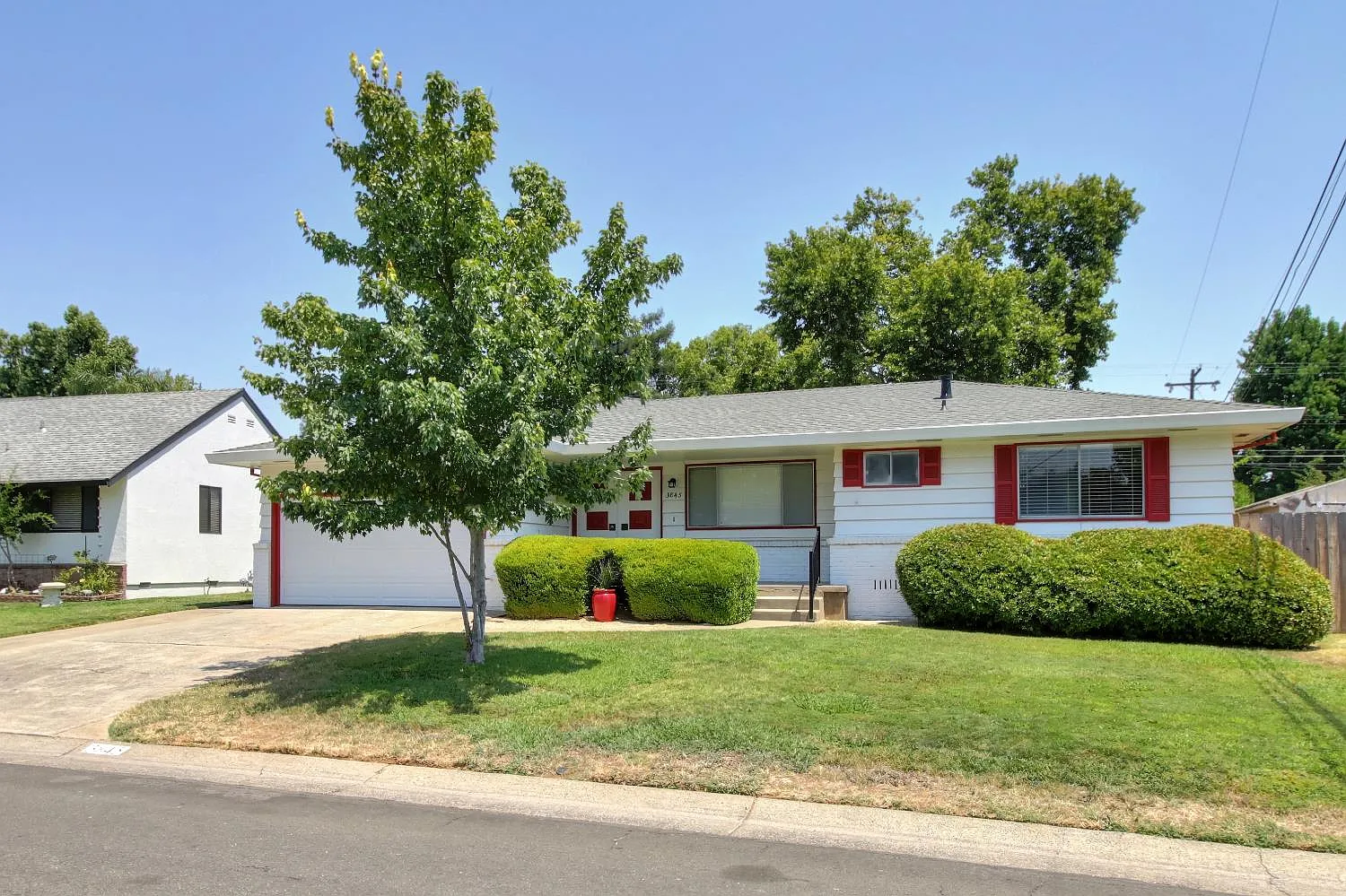 3845 Lynwood Way photo 1