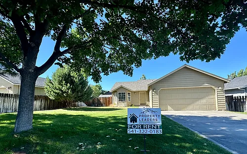 3025 SW Reindeer Ave Photo 1