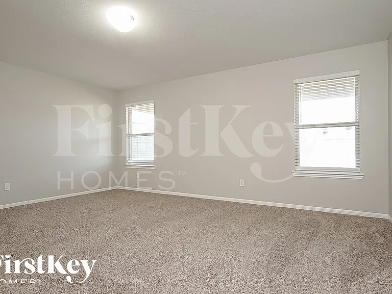 29018 Innes Park Pl — Photo 7
