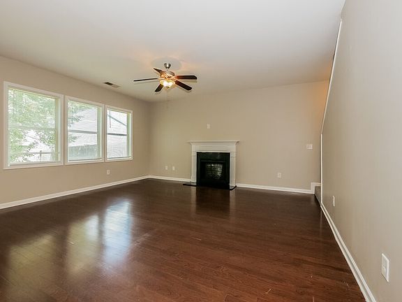 4th image of 102 Worthing Ln