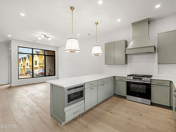 5th image of 818 Vera Valley Way