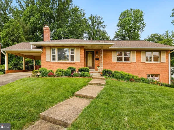 7527 Fairwood Ln, Falls Church, VA 22046