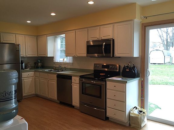 4th image of 3677 Curtis St