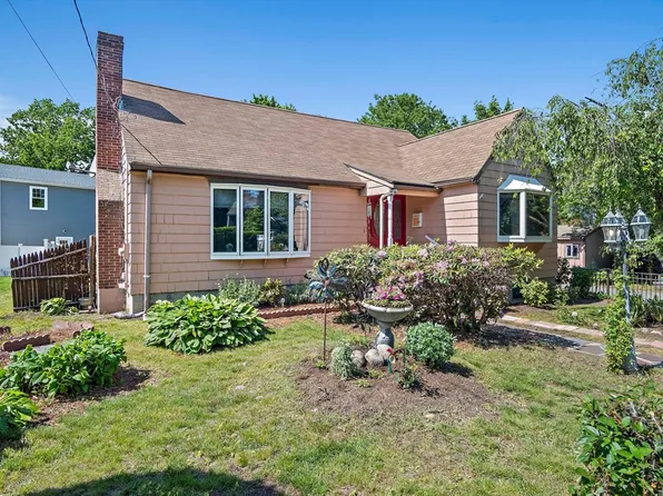 4 Merrow Ln, Stoneham, MA 02180