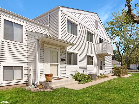 3rd image of 743 Dover Pl Unit 5C