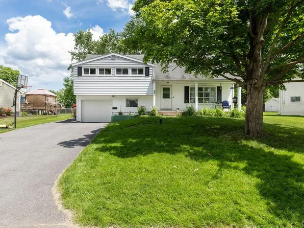 8 Juneberry Ln, Liverpool, NY 13090