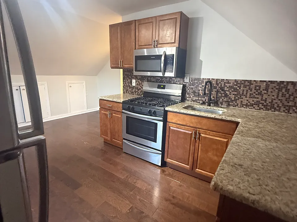 409 Bacheller Ave #2