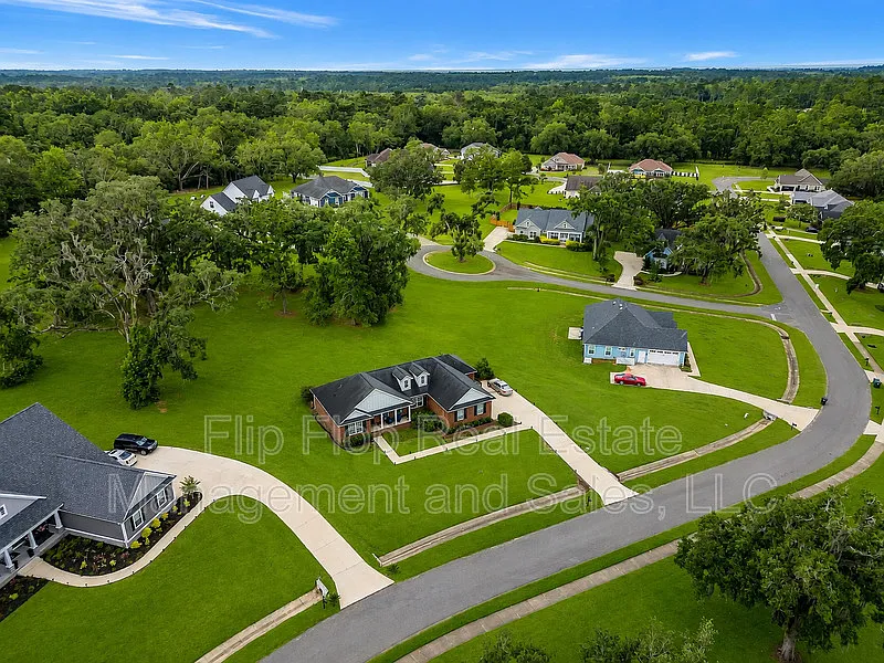 3 bed, 2.0 bath, 1976 sqft, $3,100 — Photo 2