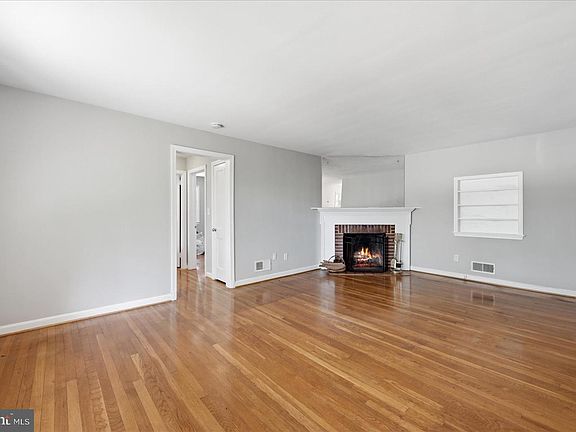5th image of 3112 Groveton St