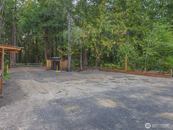 2nd image of 5441 E Grapeview Loop Road