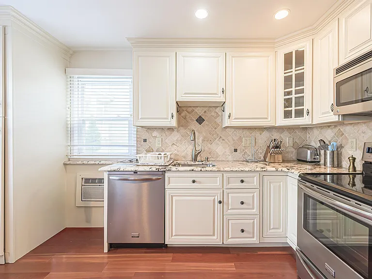9506 Ventnor Ave #7 — Photo 12