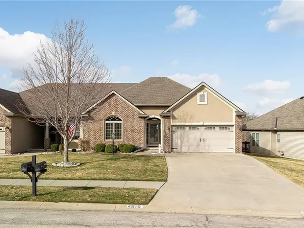 4510 Stonebridge Dr W, Saint Joseph, MO 64505