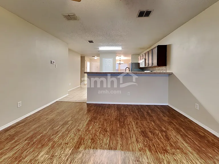 1105 Warrington Way — Photo 5