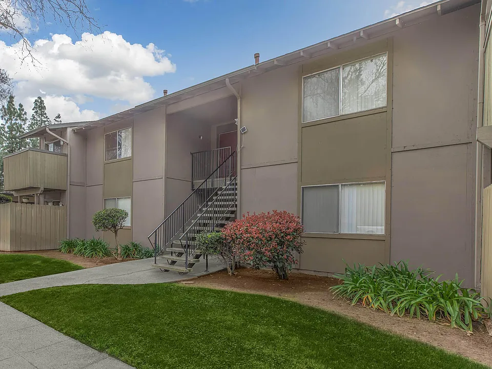 Lindsay Apartments