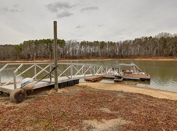 3rd image of 35 Lakefront Ln