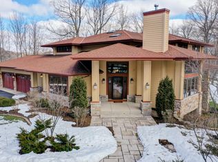 N54W21137 Thunder Rd, Menomonee Falls, WI 53051