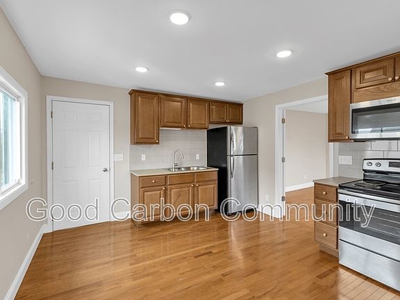 2nd image of 84 Crane St APT 6