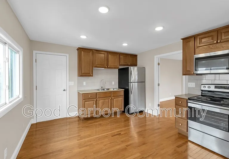 84 Crane St #6 — Photo 2