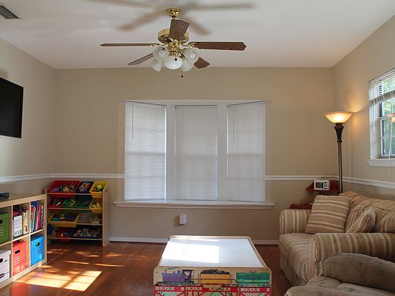 Bonus Family Room/Den