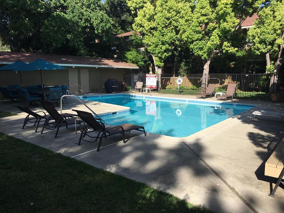 Pool with bathrooms and sauna. BBQ area.