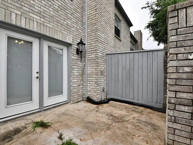 382 Wilcrest Dr — Photo 33