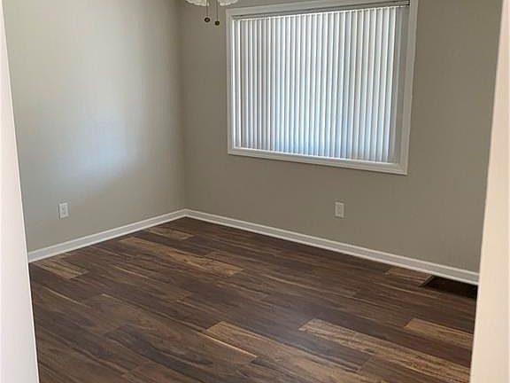 4th image of 339 Danbury Dr