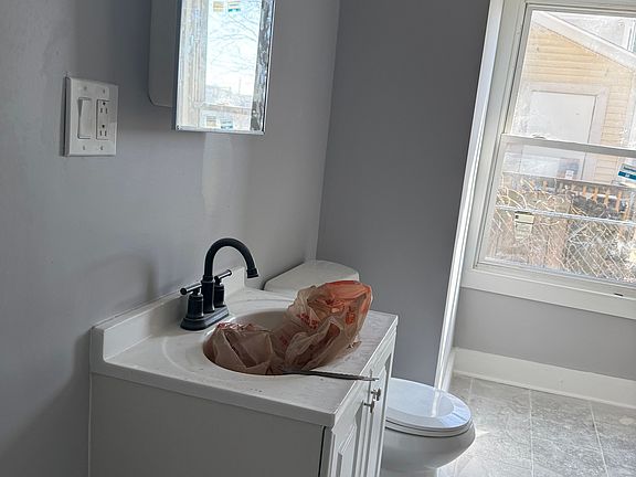 5th image of 2518 Columbia Ave