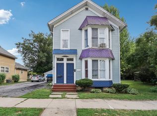 330 1st St, Batavia, IL 60510