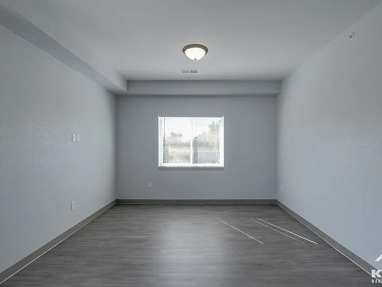 Indian Point Apartments — Photo 30