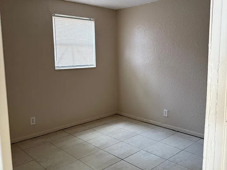 4570 Transport Rd — Photo 16