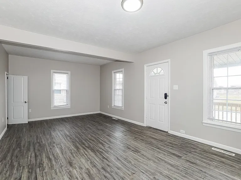 763449_017_living_room_13364704.jpg