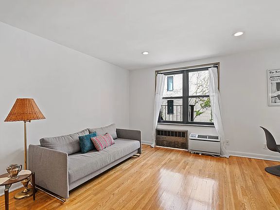 3rd image of 140 7th Ave APT 4S