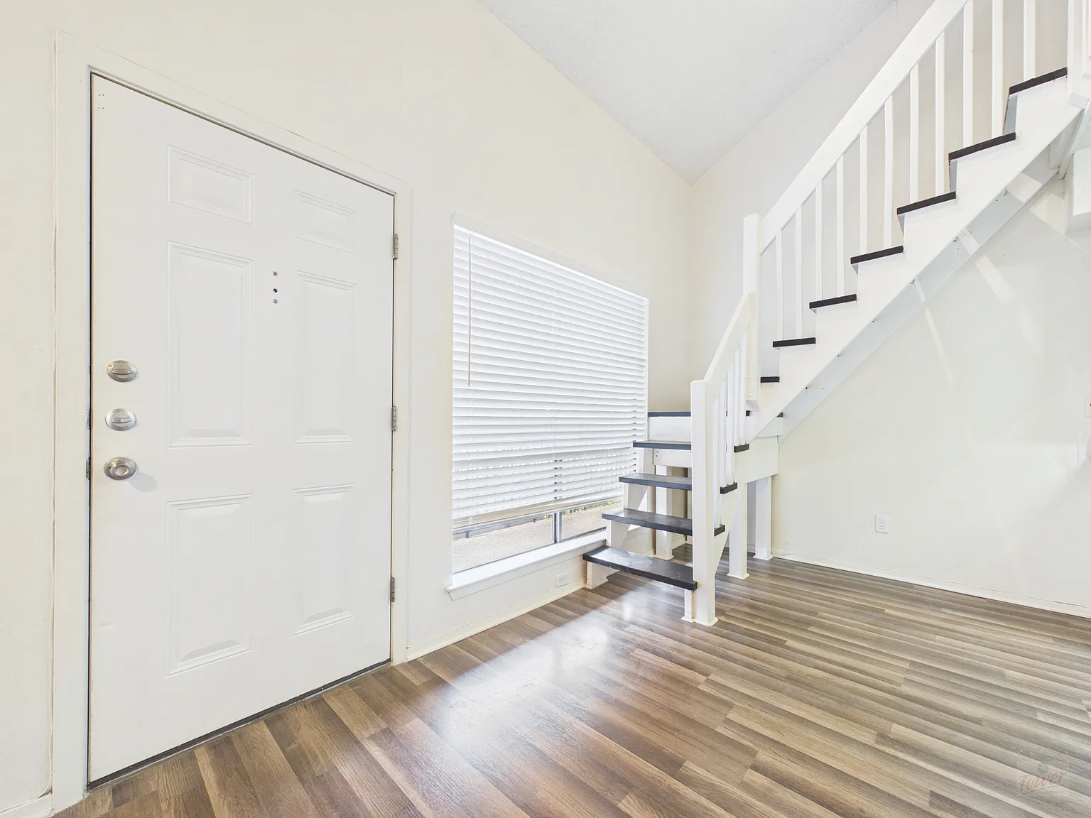 908 Poplar St — Photo 2