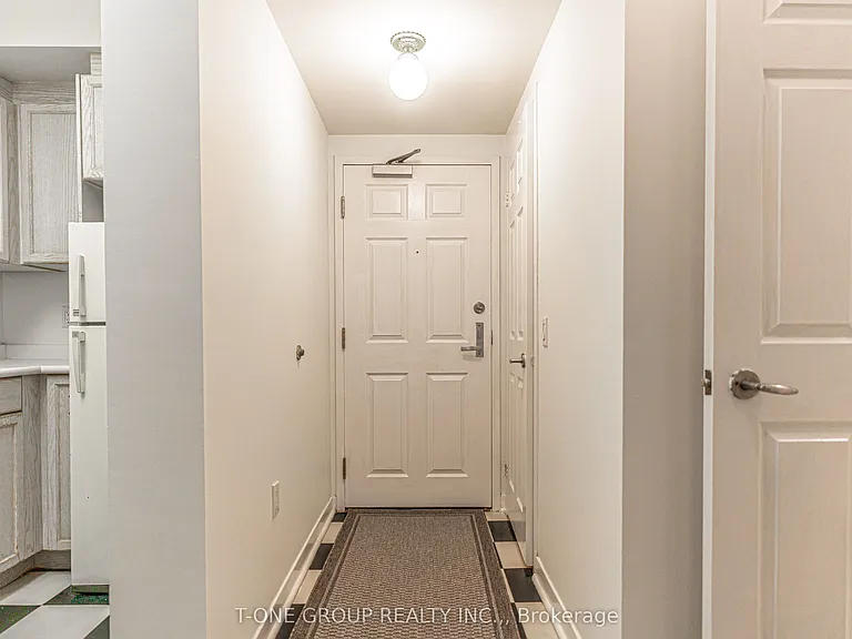 284 Bloor St W #204 — Photo 2