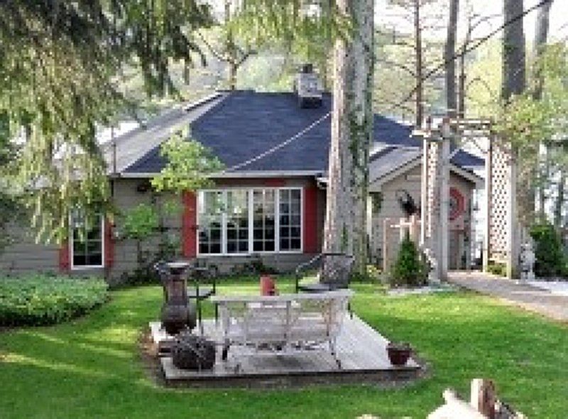 1st image of 936 Emmons Ln