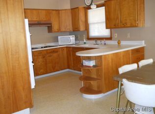 2400 Tamaroa Trl, Springfield, IL 62702