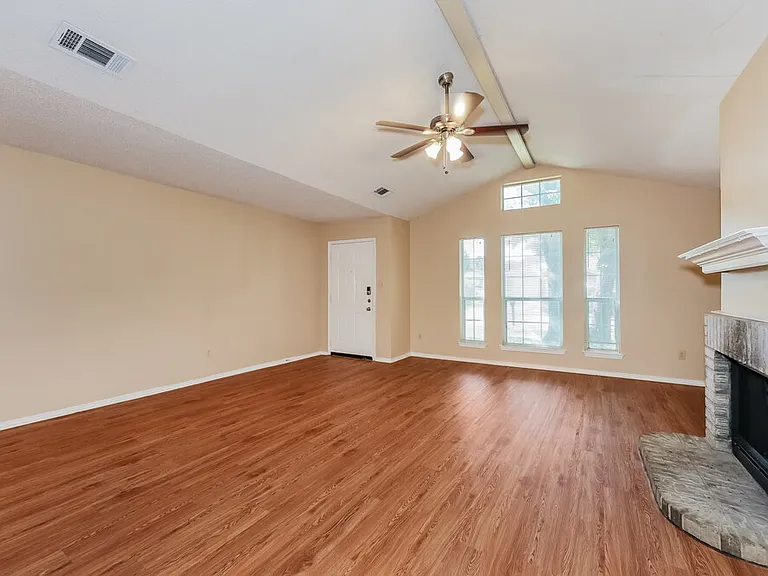 1125 Hidden Creek Dr — Photo 4