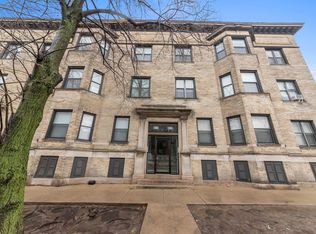 915 W Waveland Ave #923-1D, Chicago, IL 60613
