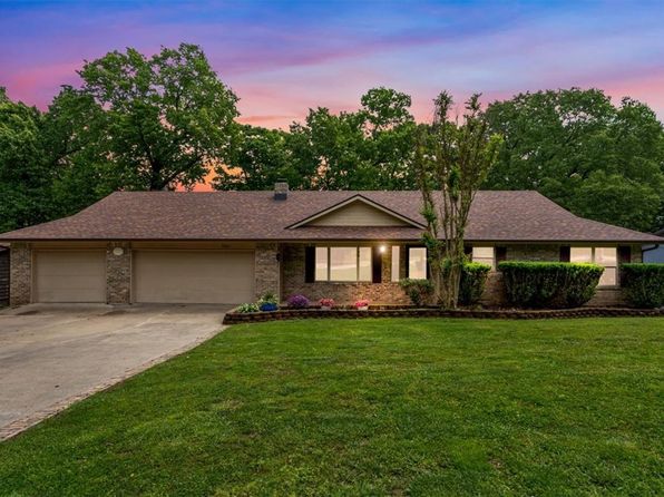 9382 Grimes Dr, Rogers, AR 72756