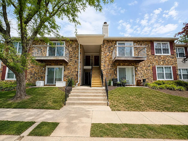 17 Barberry Ct — Photo 1