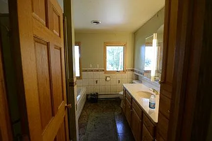 3 bed, 1350 sqft, $2,000 — Photo 3