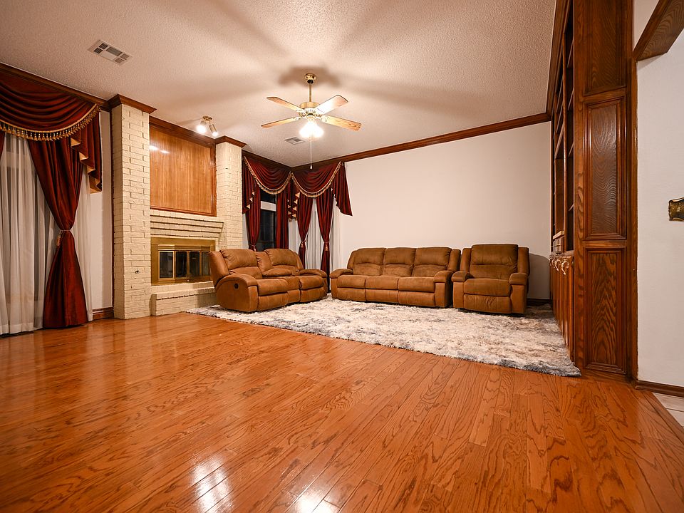 1st image of 1309 SW 109th Pl