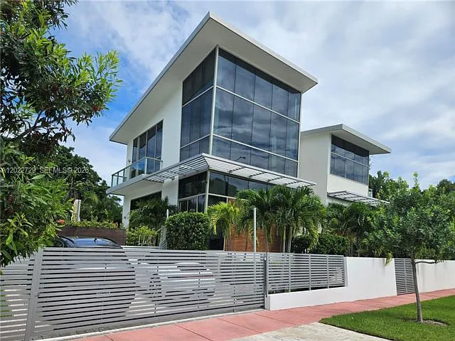 5 bed, 5.0 bath, $29,000 — Photo 1