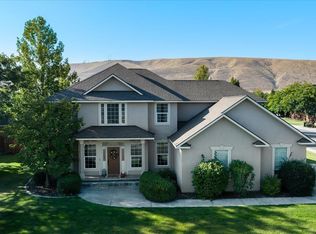 1046 Lethbridge Ave, Richland, WA 99352